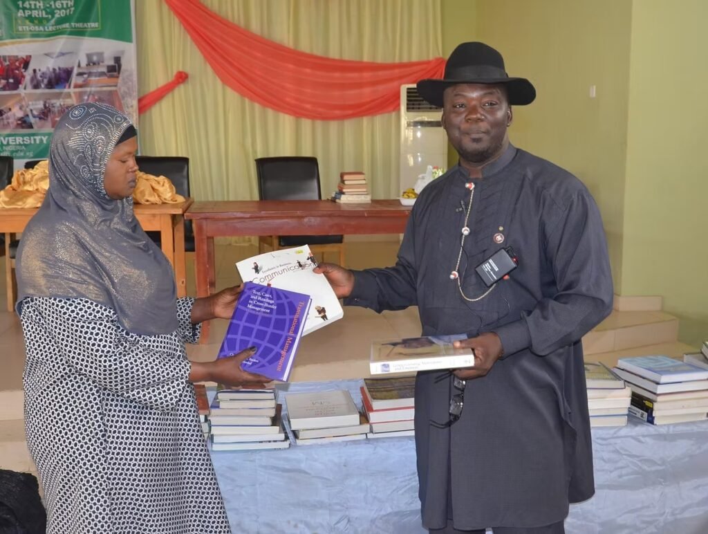 About imgi 25 686419 d9e3ad0d3148450e89b694940b914712~mv2